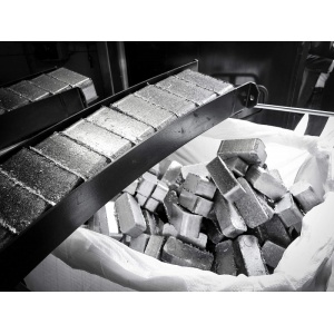 Chip press briquettes aluminum