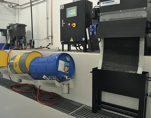 The 5.000 liter central filter tank (the white tank) with compact belt filter (on the right) and oil separator (on the left on the tank); all of this controlled by the master control (center).